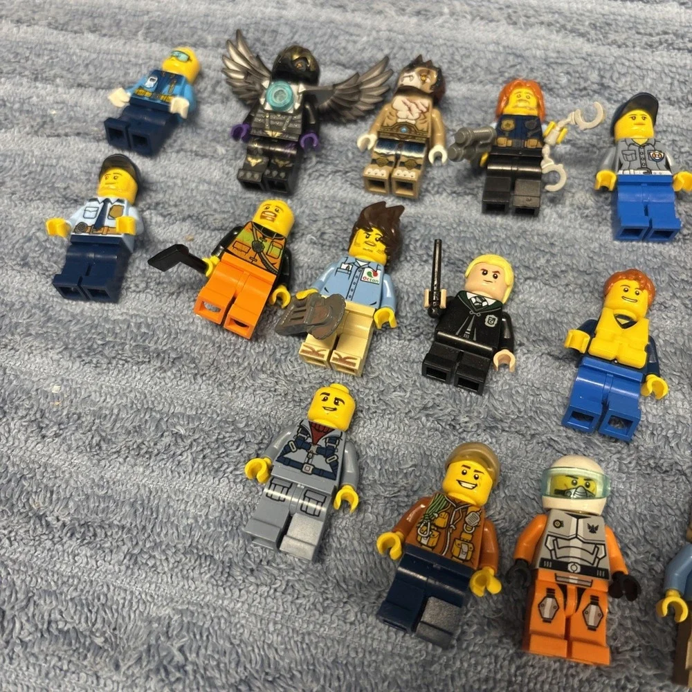 LEGO Collectible Minifigure Assortment‎ Bulk Lot of 25 needs parts